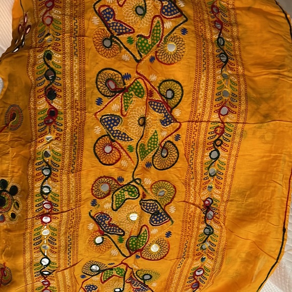 Yellow colorful wrap - Picture 7 of 7